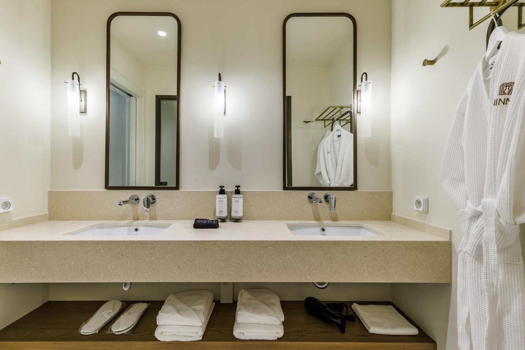 Junior Suite with Garden View